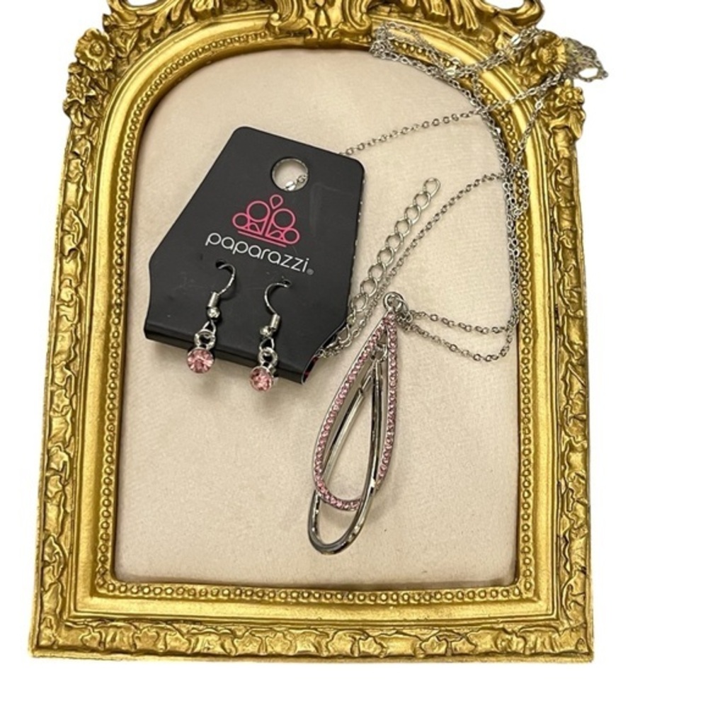 SALE!!‎ 2 for $15 Paparazzi Step Into The Spotlight Pink Rhinestone Necklace
